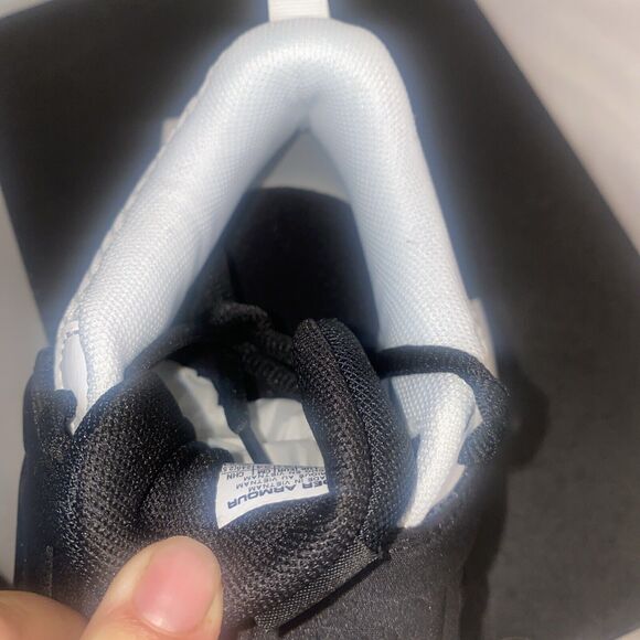 Under Armour PS Zone BB 2 Boys Shoe Sneakers Gym Sports Size 6Y 3026637 101 New - Picture 8 of 10